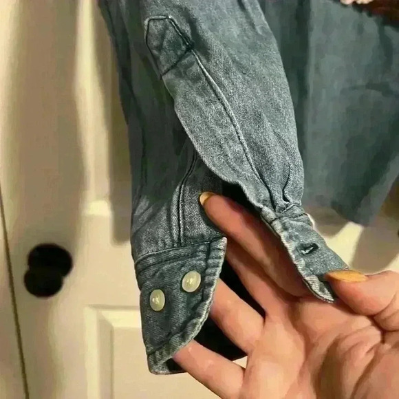 Cute as a button Jean jacket size L - Picture 9 of 10